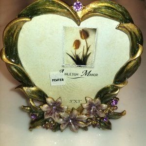 Ashleigh Manor heart frame, enamel & stones